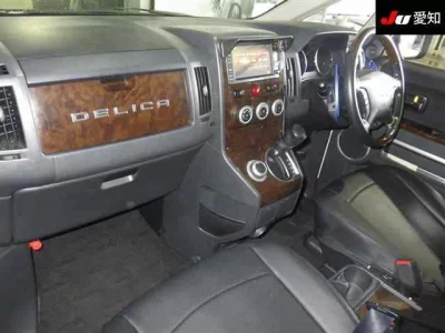 Mitsubishi Delica D:5