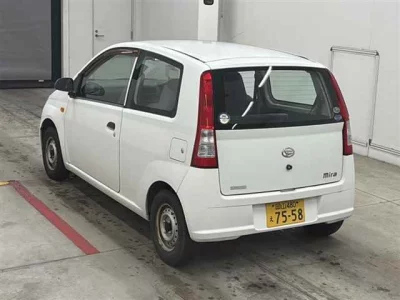 Daihatsu MIRA  с аукциона в Японии