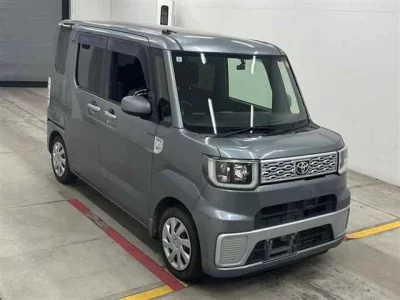 Toyota Pixis Mega