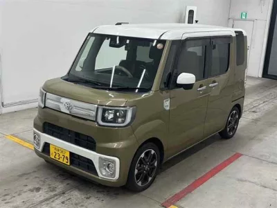 Toyota Pixis Mega
