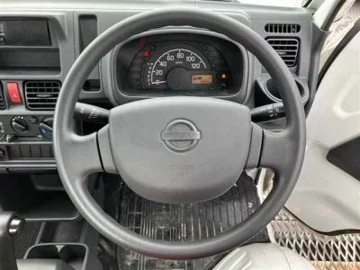 Nissan NT100 Clipper