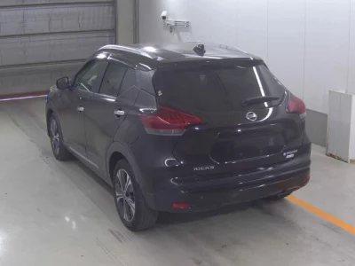 Nissan Aura