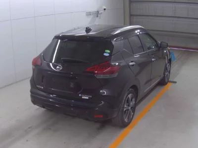 Nissan Aura