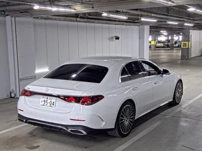 Mercedes-Benz E CLASS  с аукциона в Японии