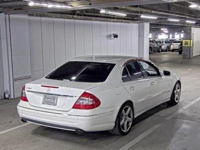 Mercedes-Benz E CLASS  с аукциона в Японии