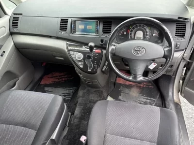 Toyota ISIS