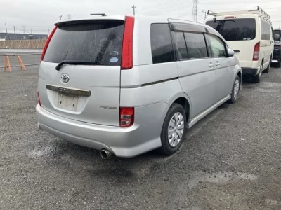 Toyota ISIS