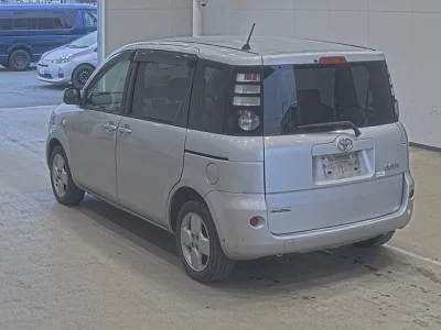 Toyota SIENTA  с аукциона в Японии