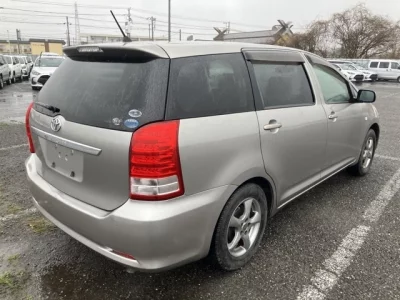 Toyota WISH  с аукциона в Японии