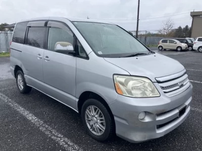 Toyota NOAH  с аукциона в Японии