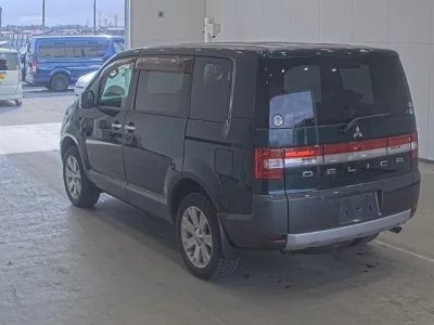 Mitsubishi Delica D:5