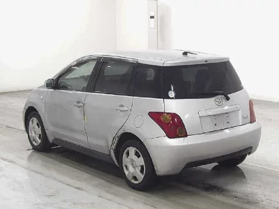 Toyota IST  с аукциона в Японии