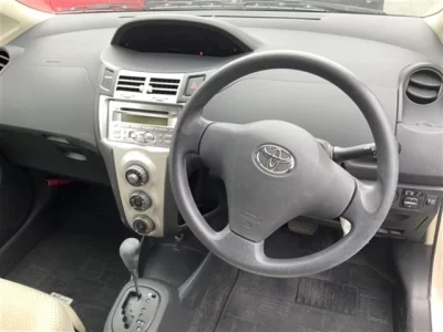 Toyota VITZ  с аукциона в Японии