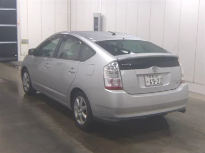 Toyota Prius  с аукциона в Японии