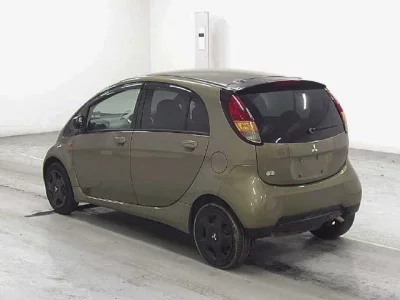 Mitsubishi i