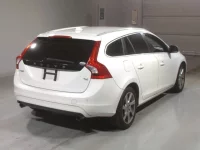 Volvo V60 лот № 5006 оценка 4.5  с аукциона в Японии 1