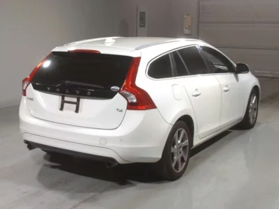 Volvo V60  с аукциона в Японии