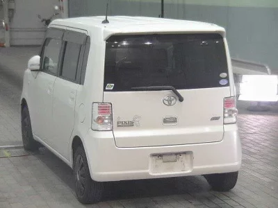 Toyota Pixis Space