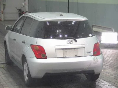 Toyota IST  с аукциона в Японии