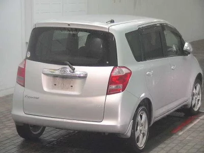 Toyota RACTIS  с аукциона в Японии