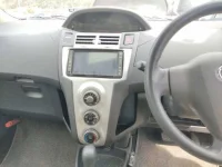 Toyota VITZ лот № 2208 оценка 3.5  с аукциона в Японии 4