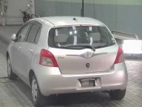 Toyota VITZ лот № 2208 оценка 3.5  с аукциона в Японии 1