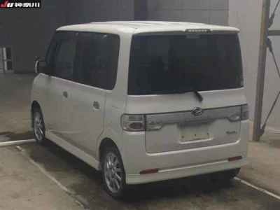 Daihatsu TANTO  с аукциона в Японии