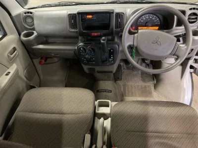Mitsubishi Minicab Van