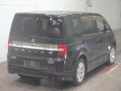 Mitsubishi Delica D:5