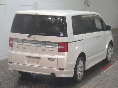 Mitsubishi Delica D:5