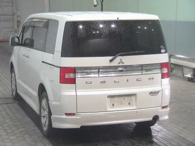 Mitsubishi Delica D:5