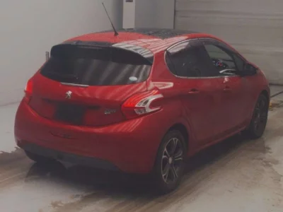 Peugeot 208  с аукциона в Японии