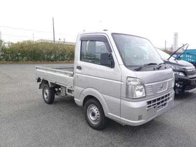 Nissan NT100 Clipper