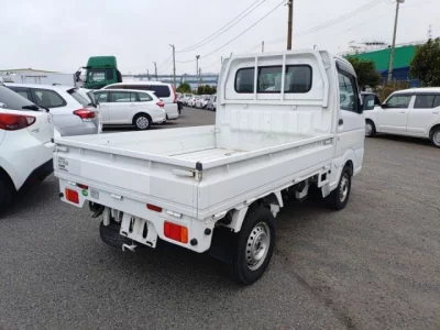 Nissan NT100 Clipper