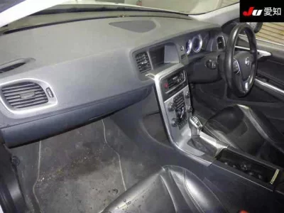 Volvo V60  с аукциона в Японии