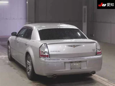 Chrysler 300C  с аукциона в Японии