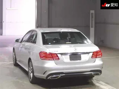 Mercedes-Benz E CLASS  с аукциона в Японии