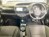 Toyota VITZ лот № 3075 оценка 4  с аукциона в Японии 3