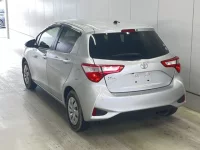 Toyota VITZ лот № 3075 оценка 4  с аукциона в Японии 1