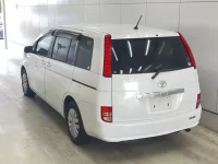 Toyota ISIS лот № 2002 оценка 3.5  с аукциона в Японии 1