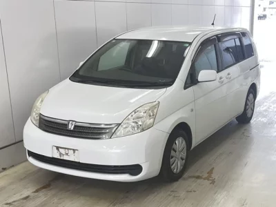 Toyota ISIS  с аукциона в Японии