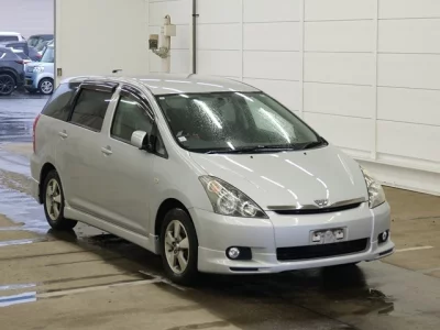 Toyota WISH  с аукциона в Японии