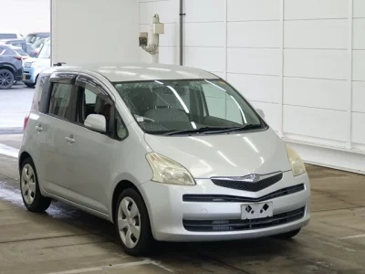 Toyota RACTIS  с аукциона в Японии