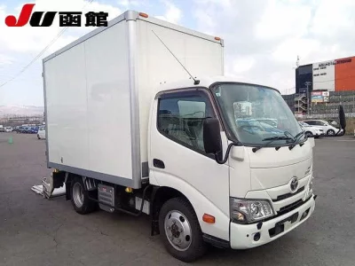 Toyota DYNA  с аукциона в Японии