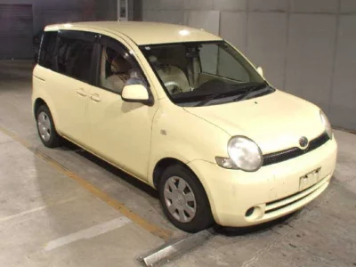Toyota SIENTA  с аукциона в Японии