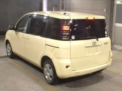 Toyota SIENTA  с аукциона в Японии