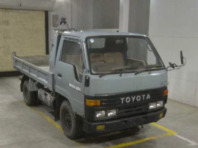Toyota DYNA  с аукциона в Японии