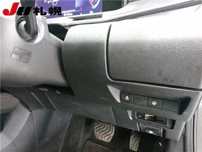 Nissan Aura