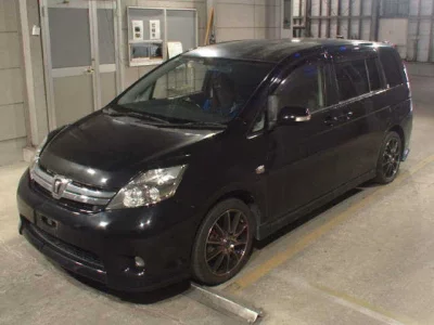 Toyota ISIS  с аукциона в Японии