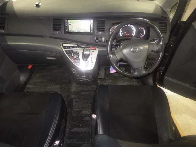 Toyota ISIS  с аукциона в Японии